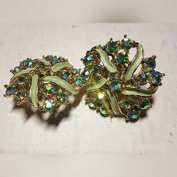 Brilliant 1950s lime green gold with Firestone Aurora borealis clip on earrings - Picture 7 of 8